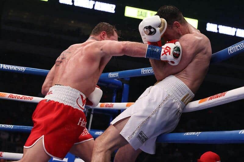 Canelo Alvarez defeats Callum Smith for the super middleweight title