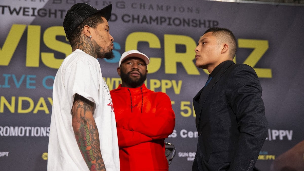 Gervonta Davis and Isaac Cruz go head-to-head with Floyd Mayweather looking on