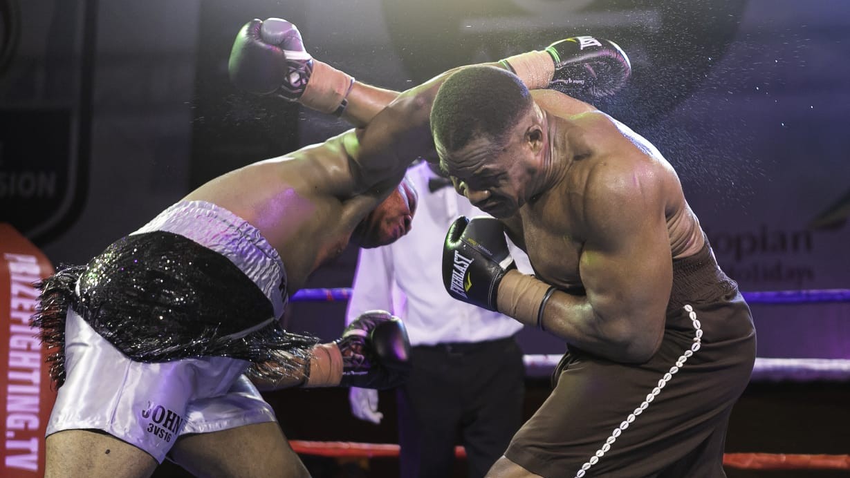 Jailed Heavyweight Returns After 26 Years, Loses, PPV Collapses