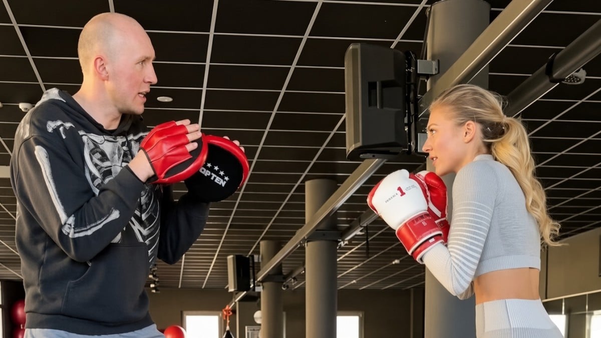 Beauty Queen to Risk Good Looks By Getting Punched in the Face